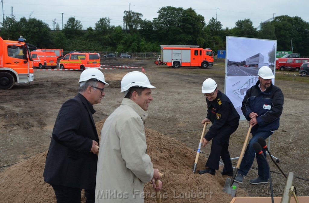 Erster Spatenstich Neues Feuerwehrzentrum Koeln Kalk Gummersbacherstr P109.JPG - Miklos Laubert